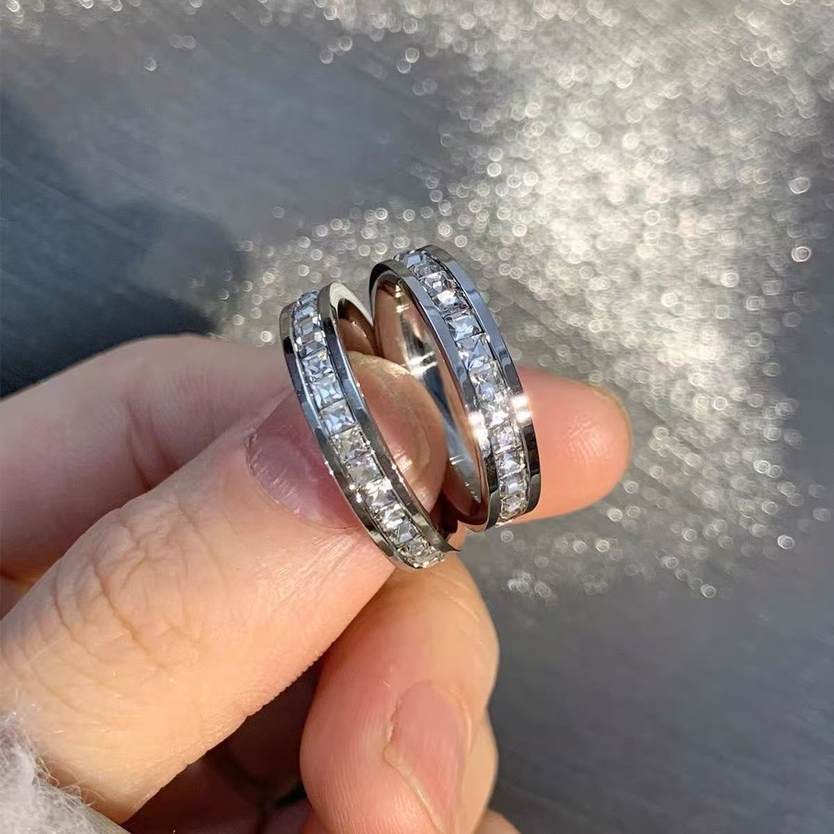 Doppelter quadratischer Diamantring-Set, minimalistisches Design