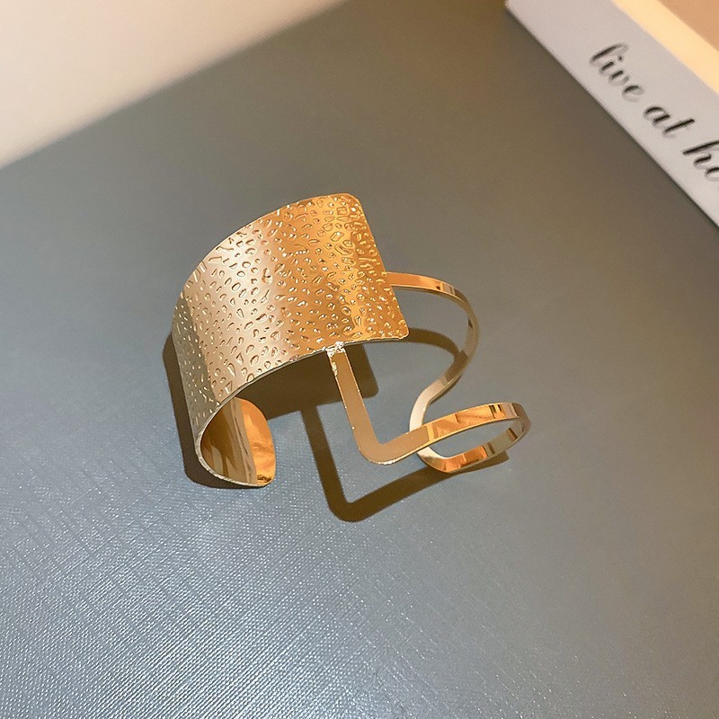 Irregular concave bracelet, niche design, silver-toned