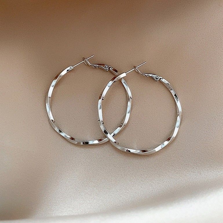 Silver needle C-shaped geometric earrings, elegant design