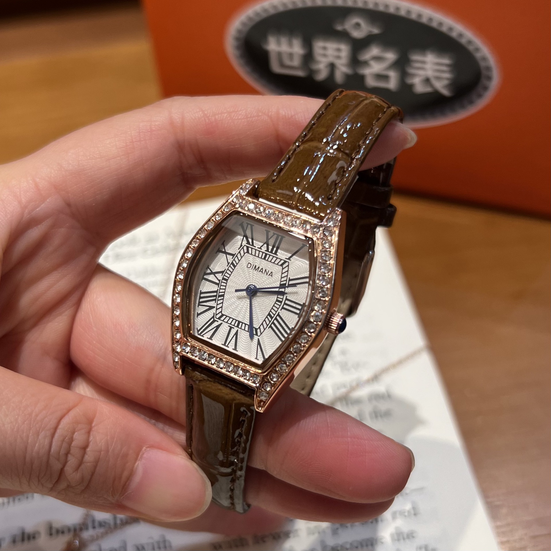 Retro Barrel-Shaped Women's Watch Roman Dial Leather Waterproof