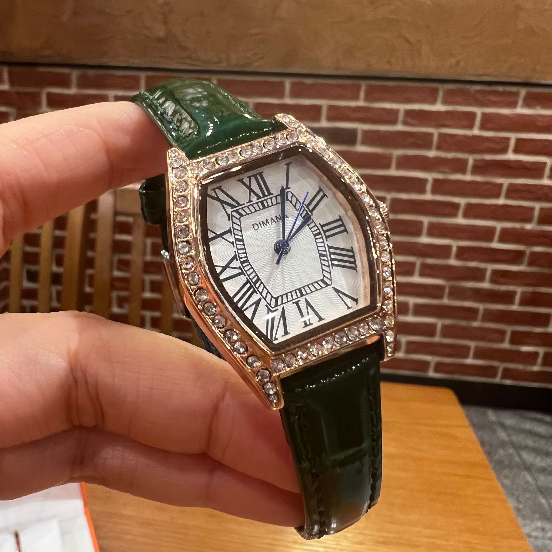 Retro Barrel-Shaped Women's Watch Roman Dial Leather Waterproof