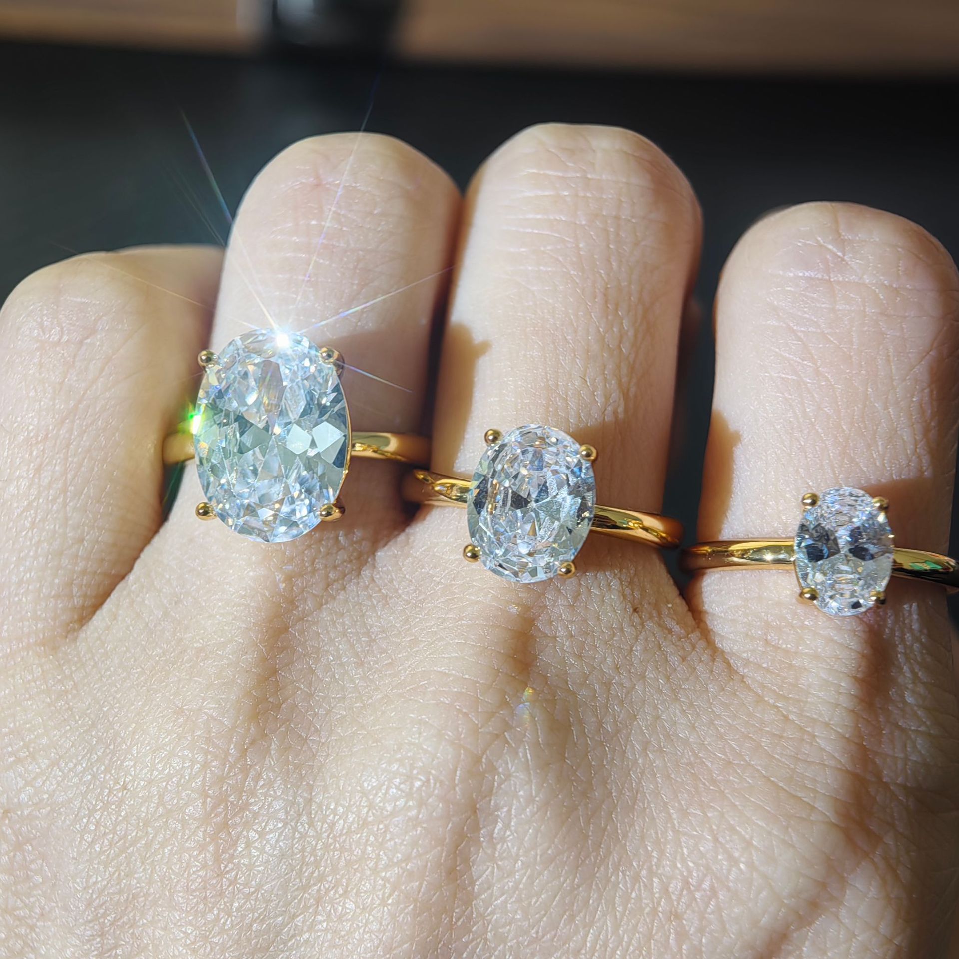 8 karat oval kesim nişan yüzüğü 3A kübik zirkonya
