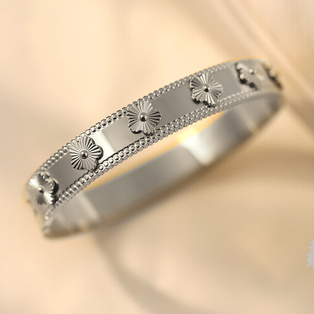 Sechsblatt-Blütenarmband aus Titanstahl