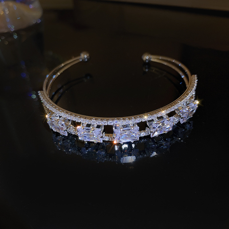 Zircon ribbon open bangle bracelet