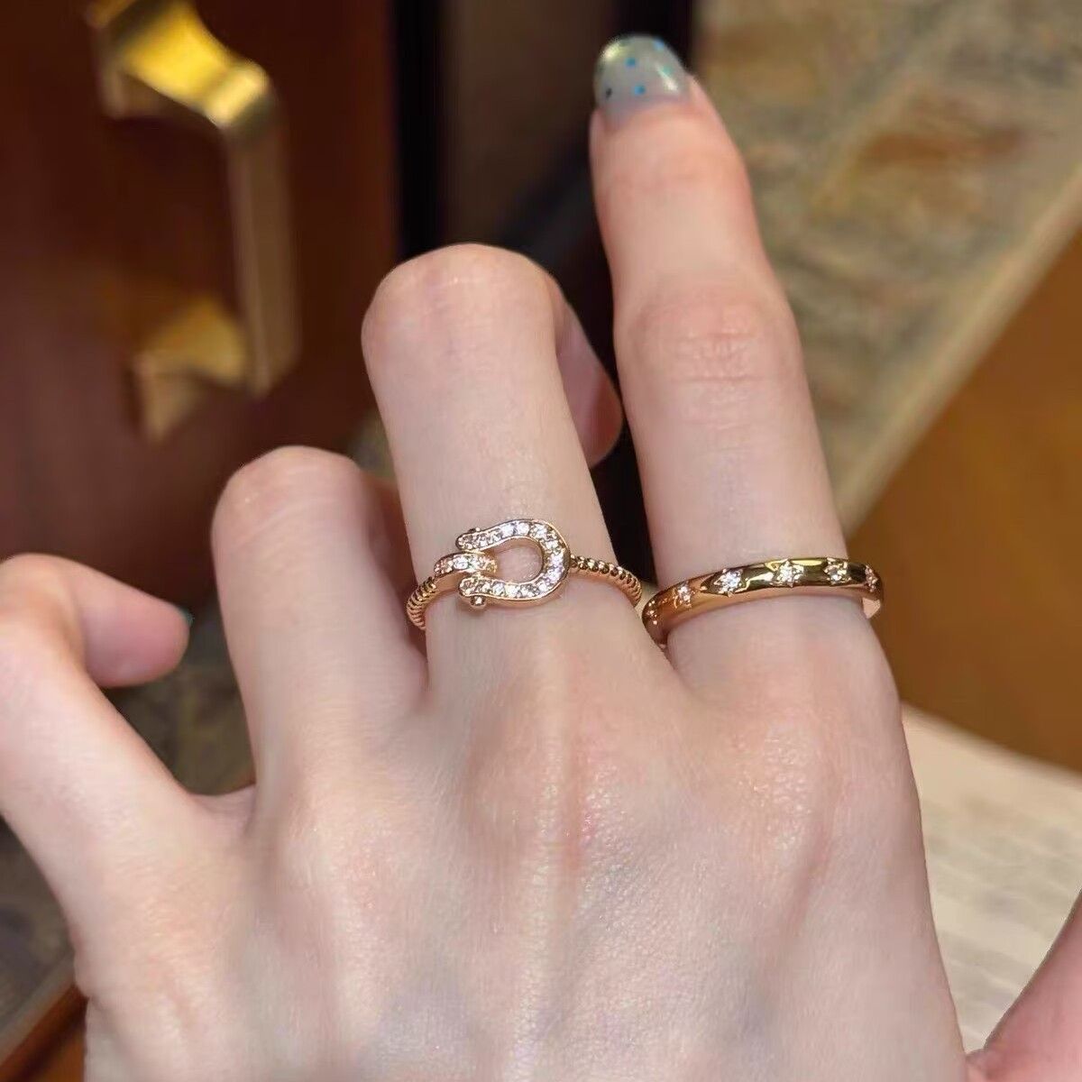 Vintage zirconia diamond ring with layered design