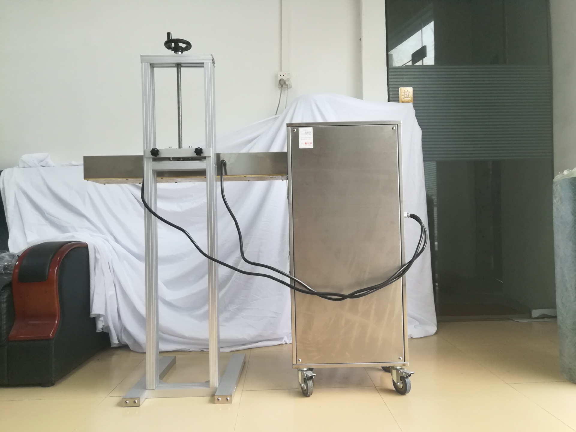 Elektromagnetische Aluminium-Folien-Verschließmaschine, vollautomatisch