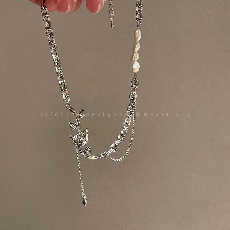 Pearl tassel necklace with petal design