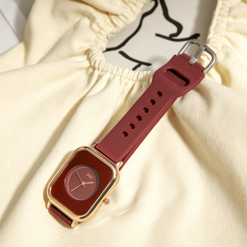 Women's wristwatch, silent, vintage design
