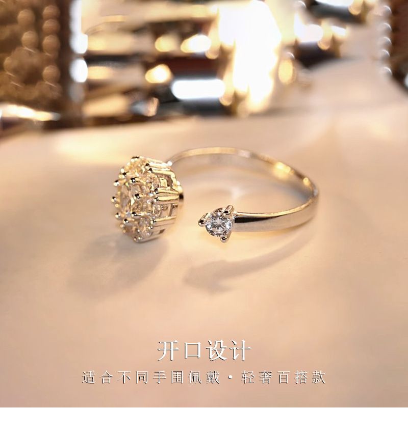 Rotating ring for women with rhinestones