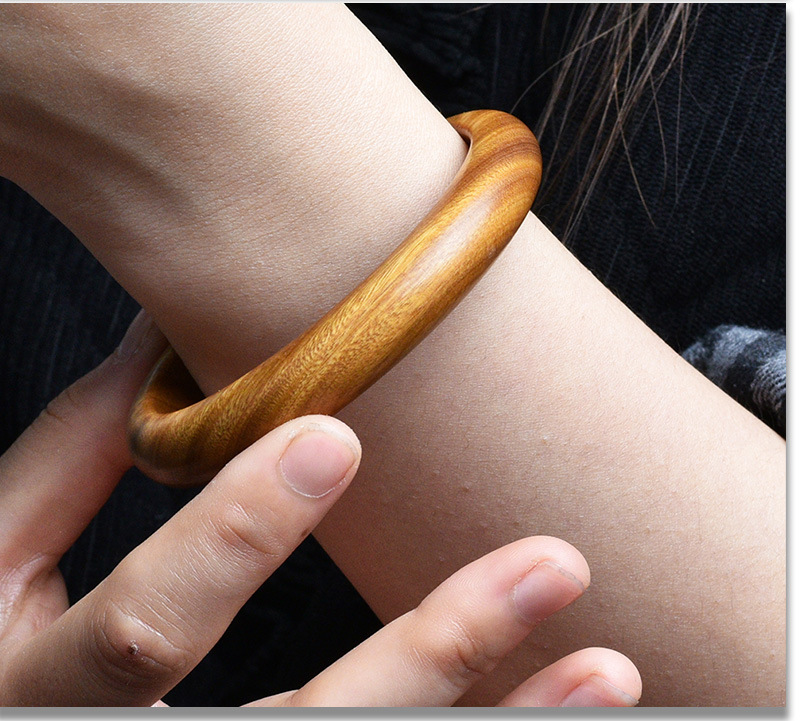 Chinesisches Holzarmband mit Drehstruktur-Design
