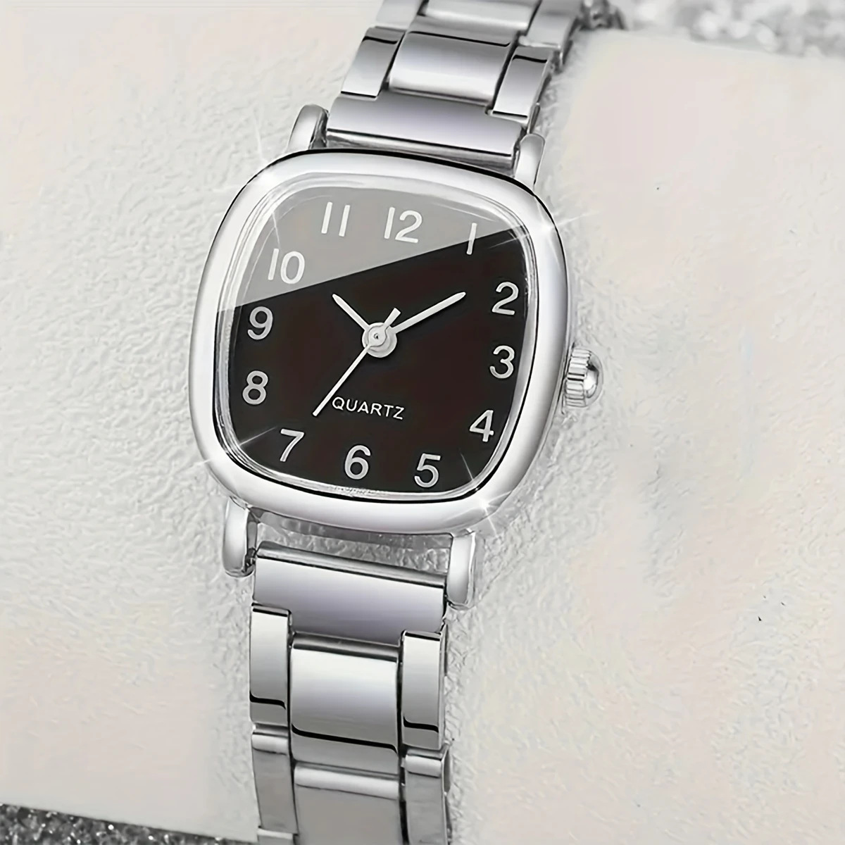Damen-Quarzuhr, elegantes Stahlarmband, schlichte Gestaltung