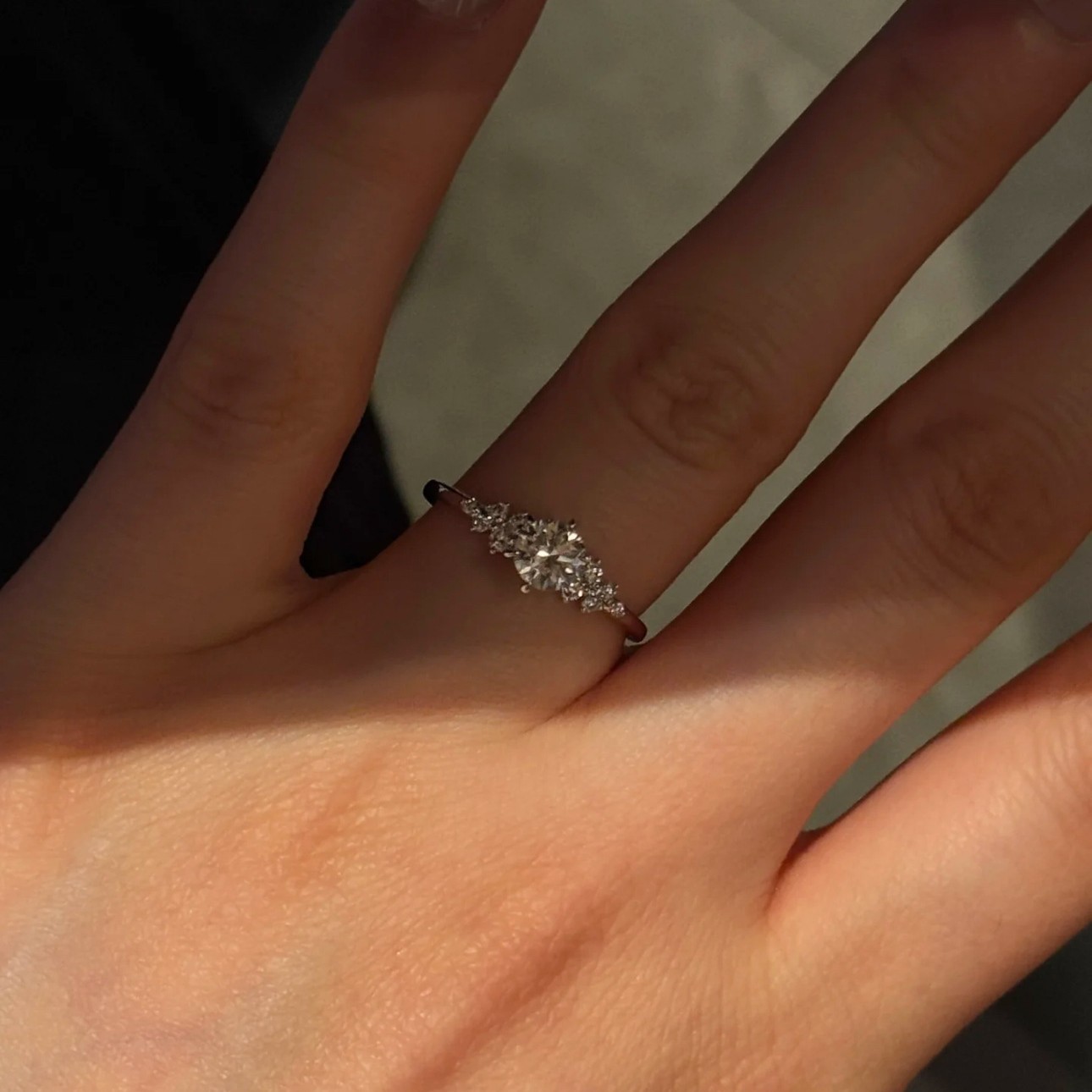 S925 sterling silver zircon ring, classic sparkling design