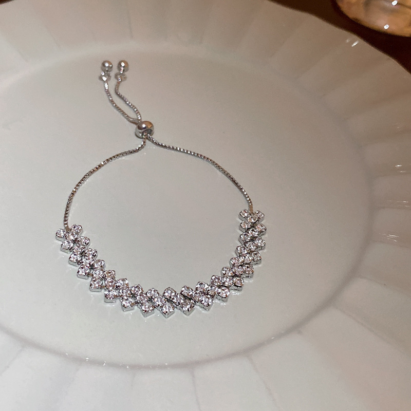 Zirkon oval kelebek yay bileklik, zarif tasarım