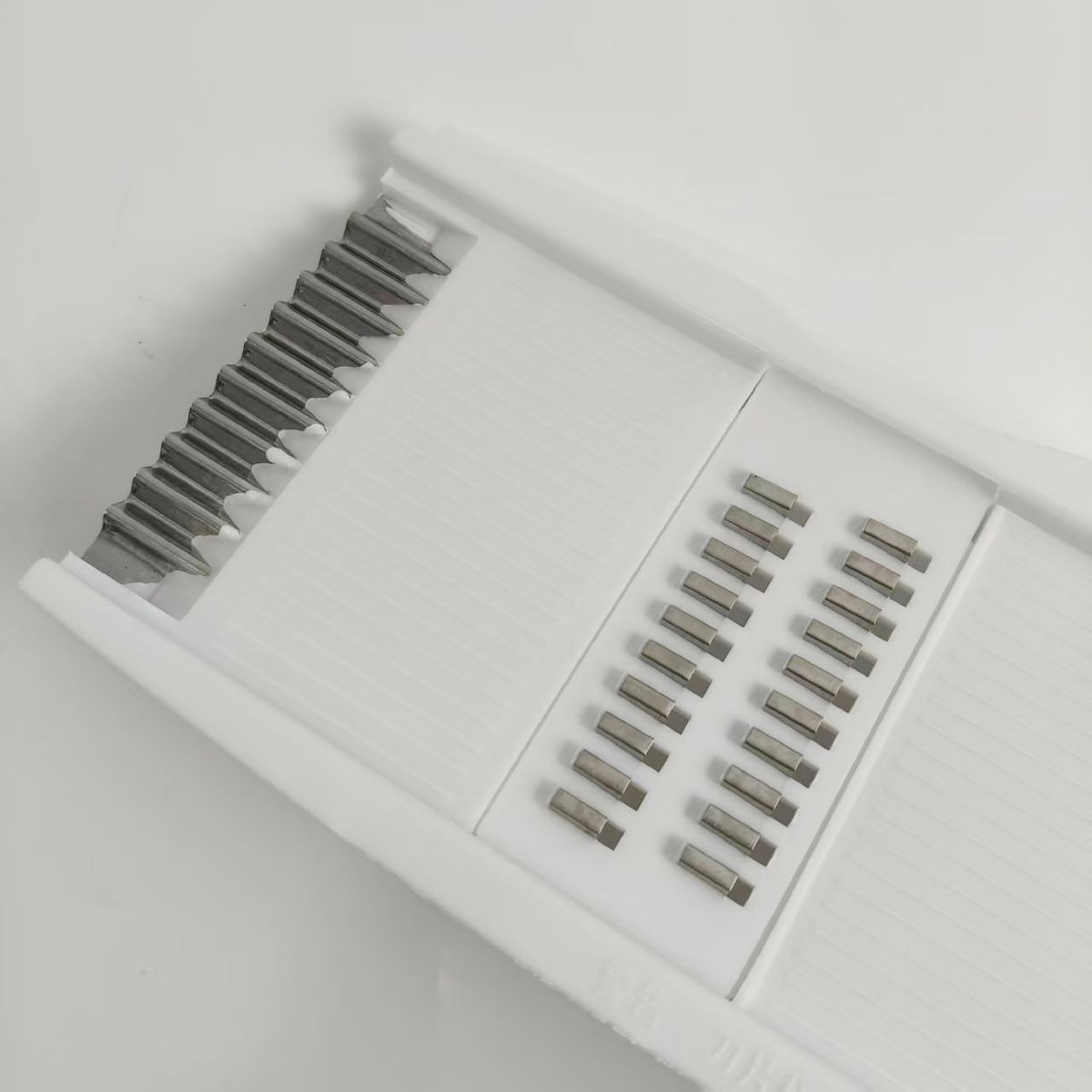 Multifunctional vegetable cutter 1278 with grater 1168 and potato shredder