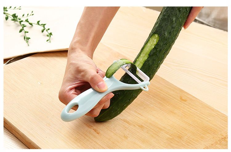 Ceramic vegetable and fruit peeler knife