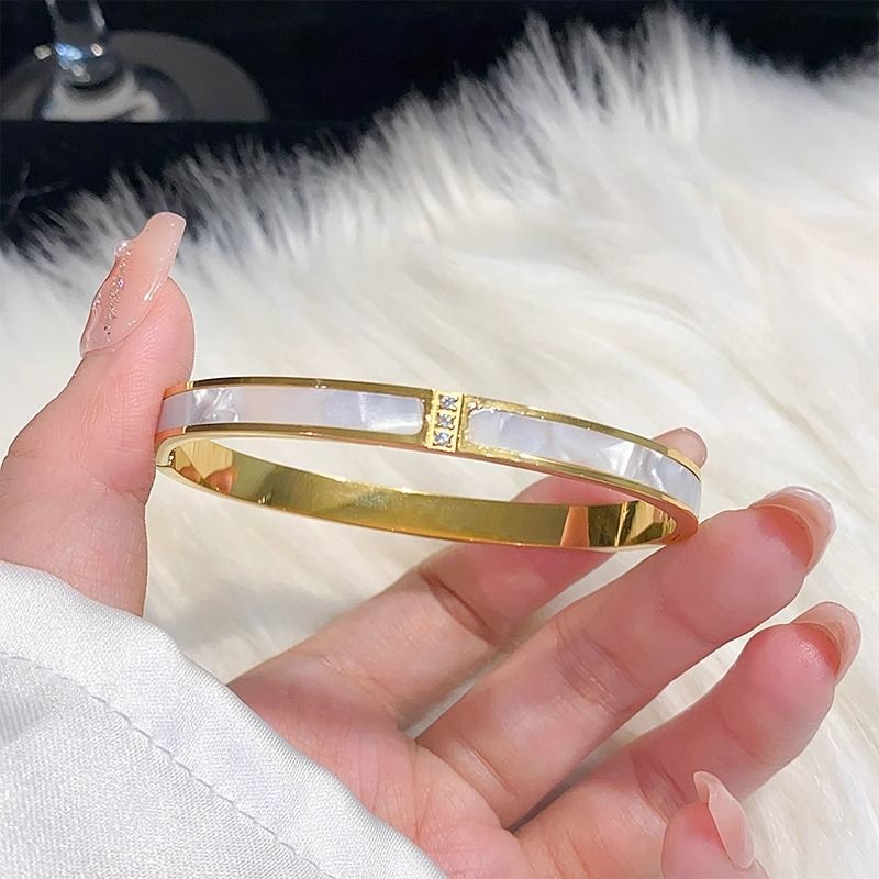 爆款手镯女钛钢天星高级感欧美风手环轻奢气质INS风小众设计优雅
