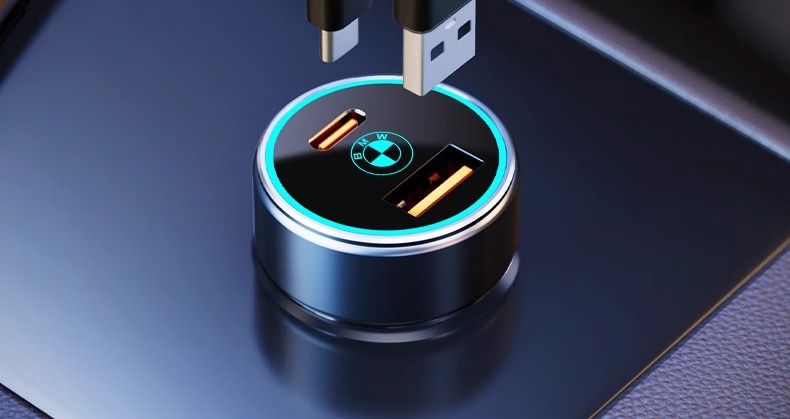 Araba şarj cihazı süper hızlı şarj başlığı cep telefonu çakmak dönüştürücü fiş bir ila üç USB kablosu renkli IED ışığı