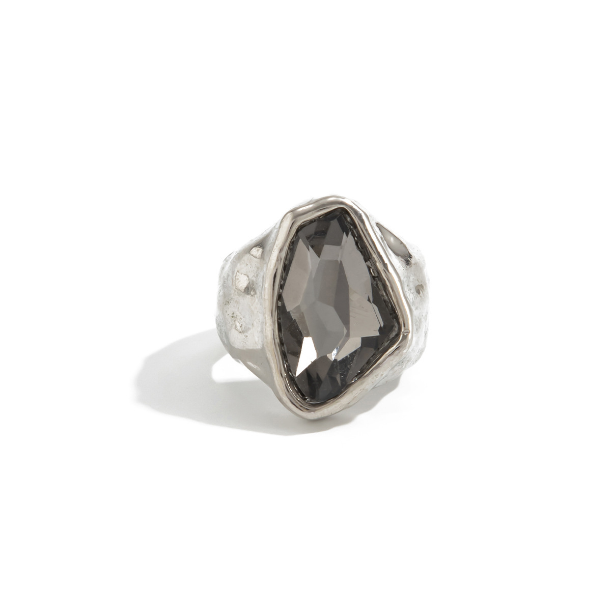 Acryl-Schwarzstein-Ring mit geometrischem Metallquadrat