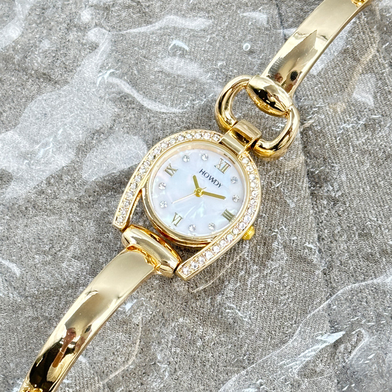 Women's quartz watch, simple elegant design, bracelet style