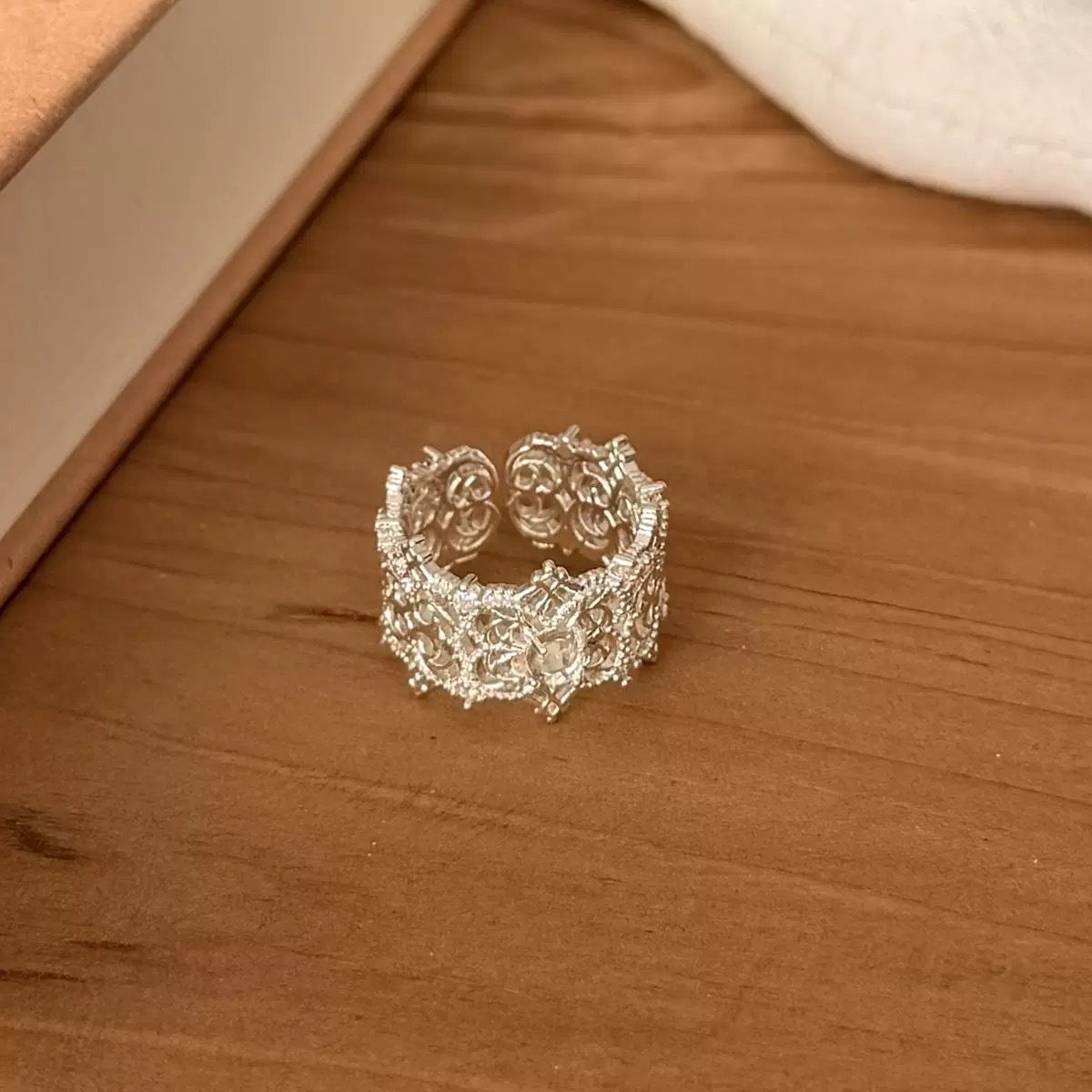 复古蕾丝镂空欧式花纹宽版指环女宫廷风精致小众设计感气质戒指