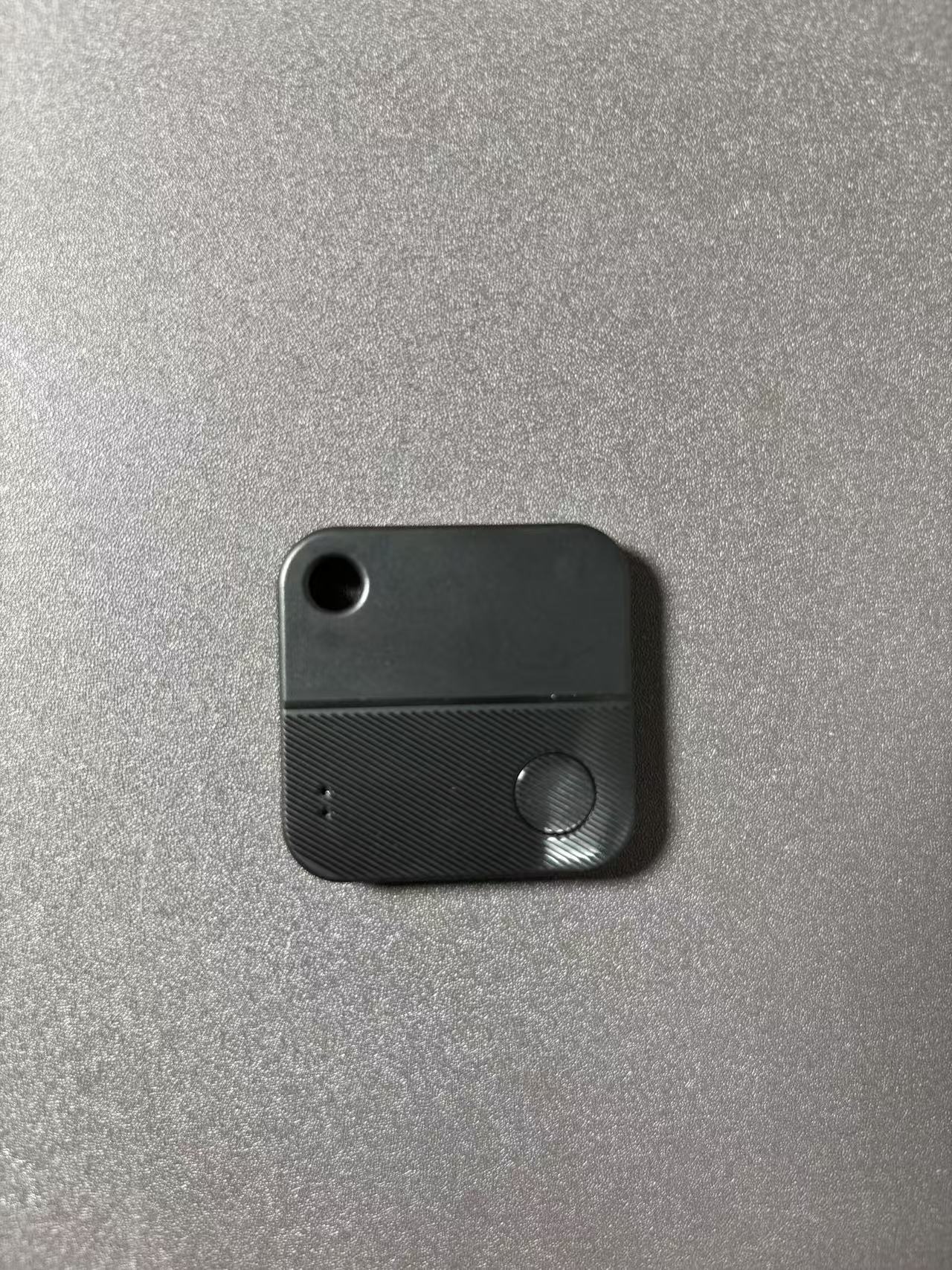 Ultraflaches Portemonnaie mit GPS-Tracker