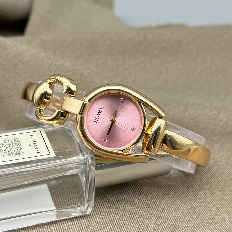 Women's quartz watch, simple elegant design, bracelet style