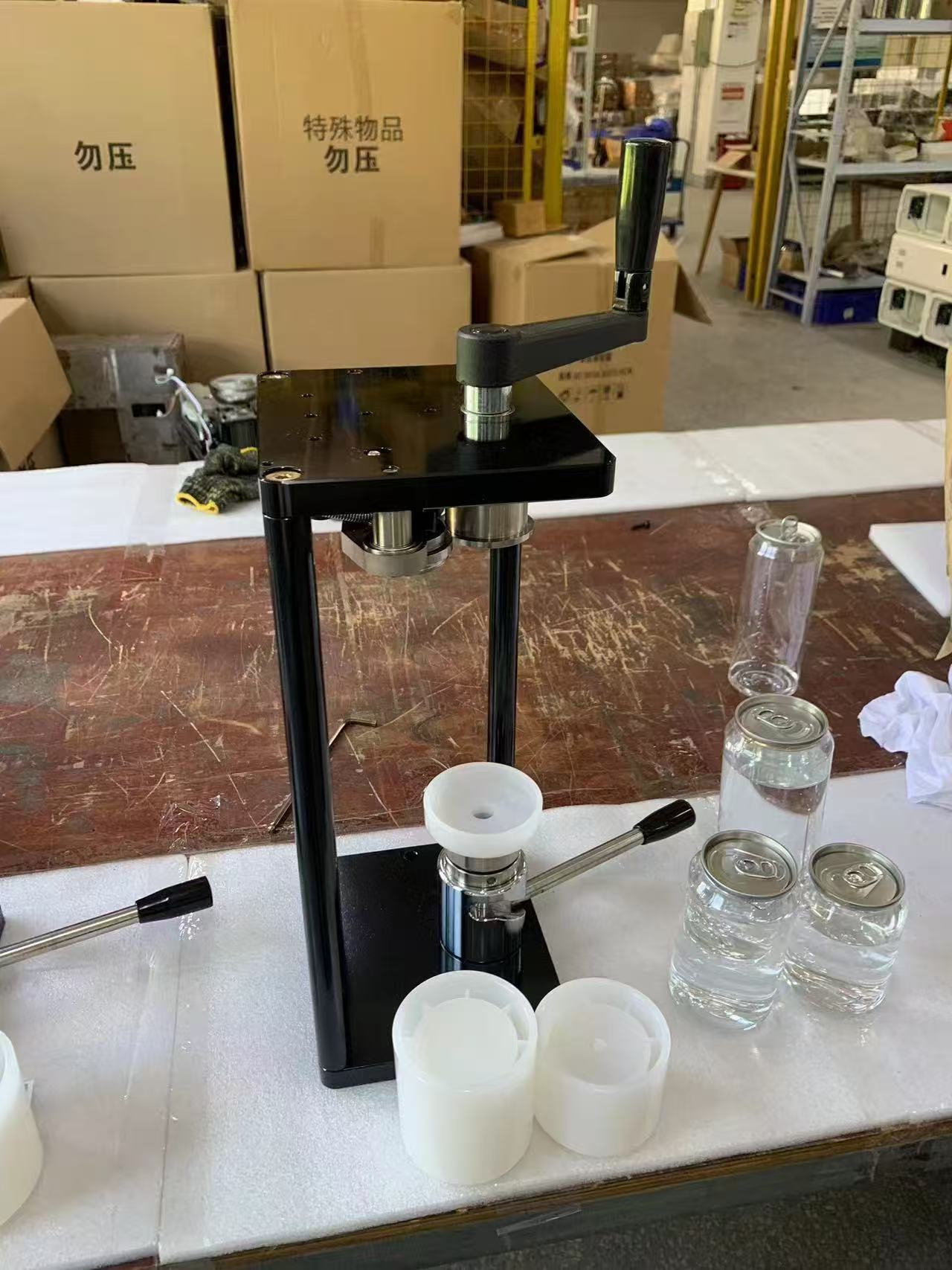 Manual hand-crank can sealer, beverage and tea cup sealing