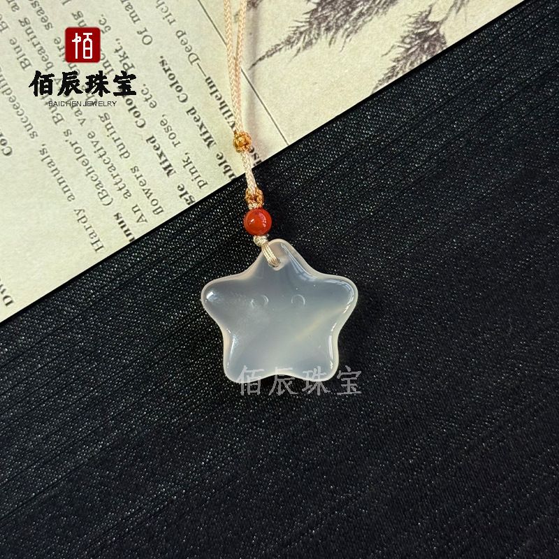 Beyaz kalsedon kolye, Pixiu ve Guanyin başlı, yeşim takı