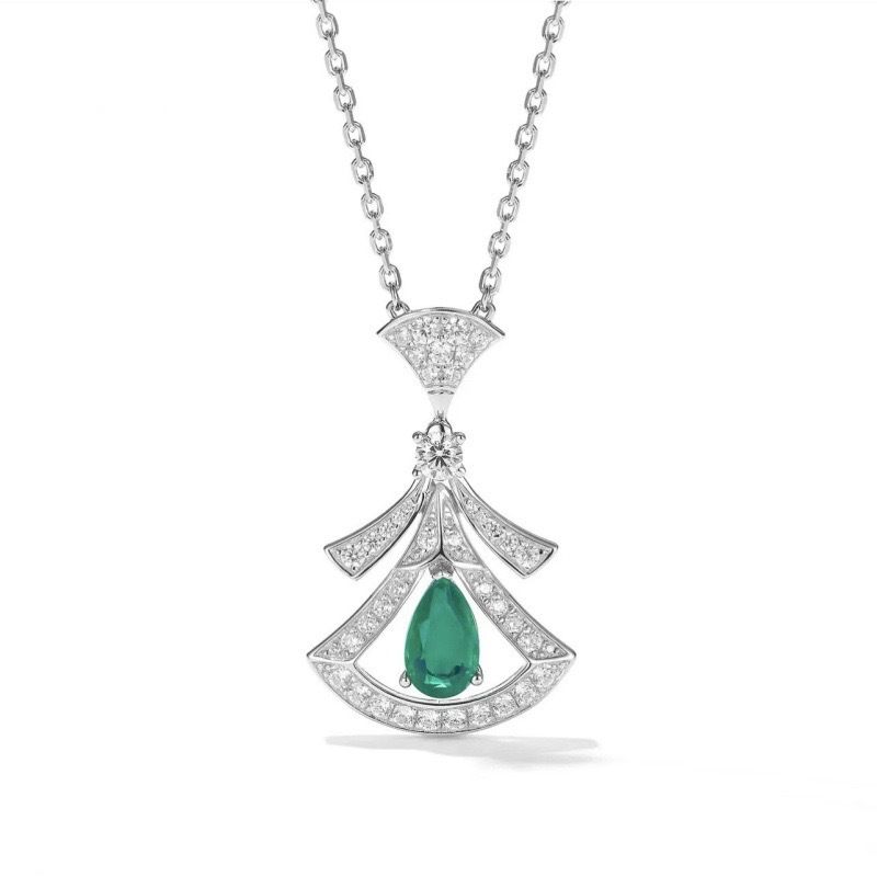 White mother-of-pearl necklace collarbone chain