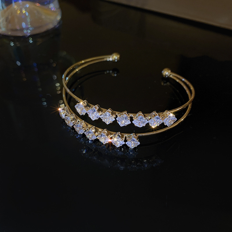 Zircon ribbon open bangle bracelet