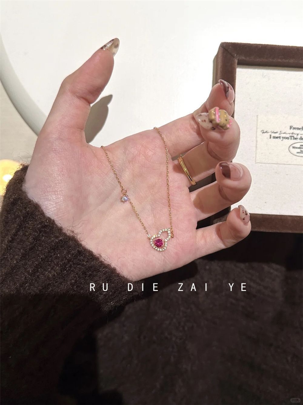 Sarı gül kırmızı kabak kolye, kadın klavikula zinciri