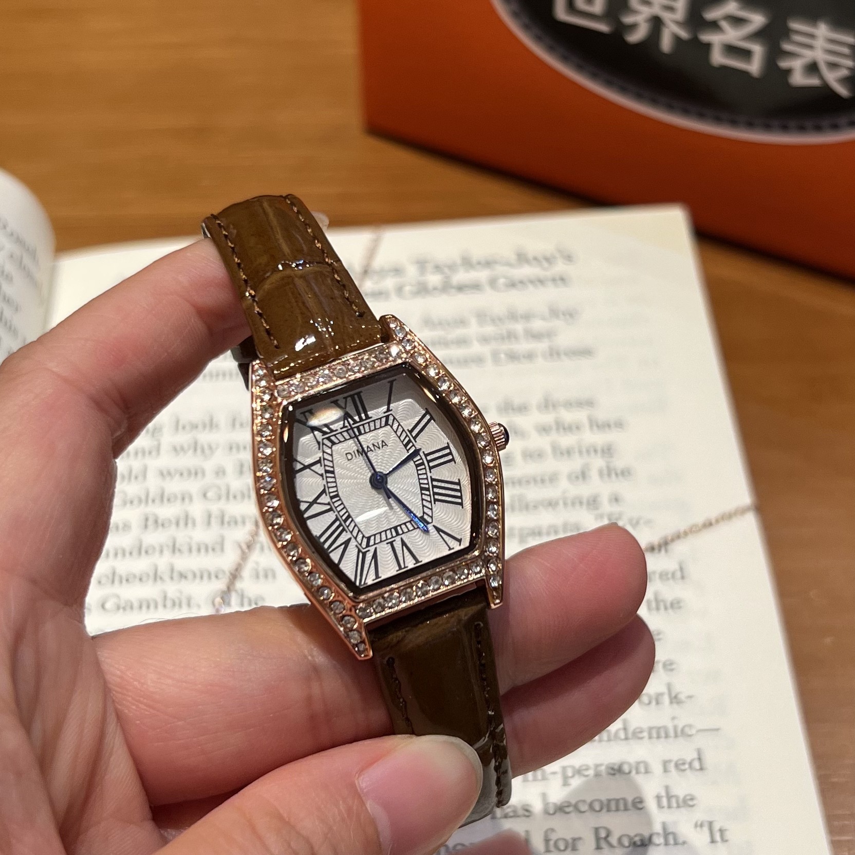 Retro Barrel-Shaped Women's Watch Roman Dial Leather Waterproof
