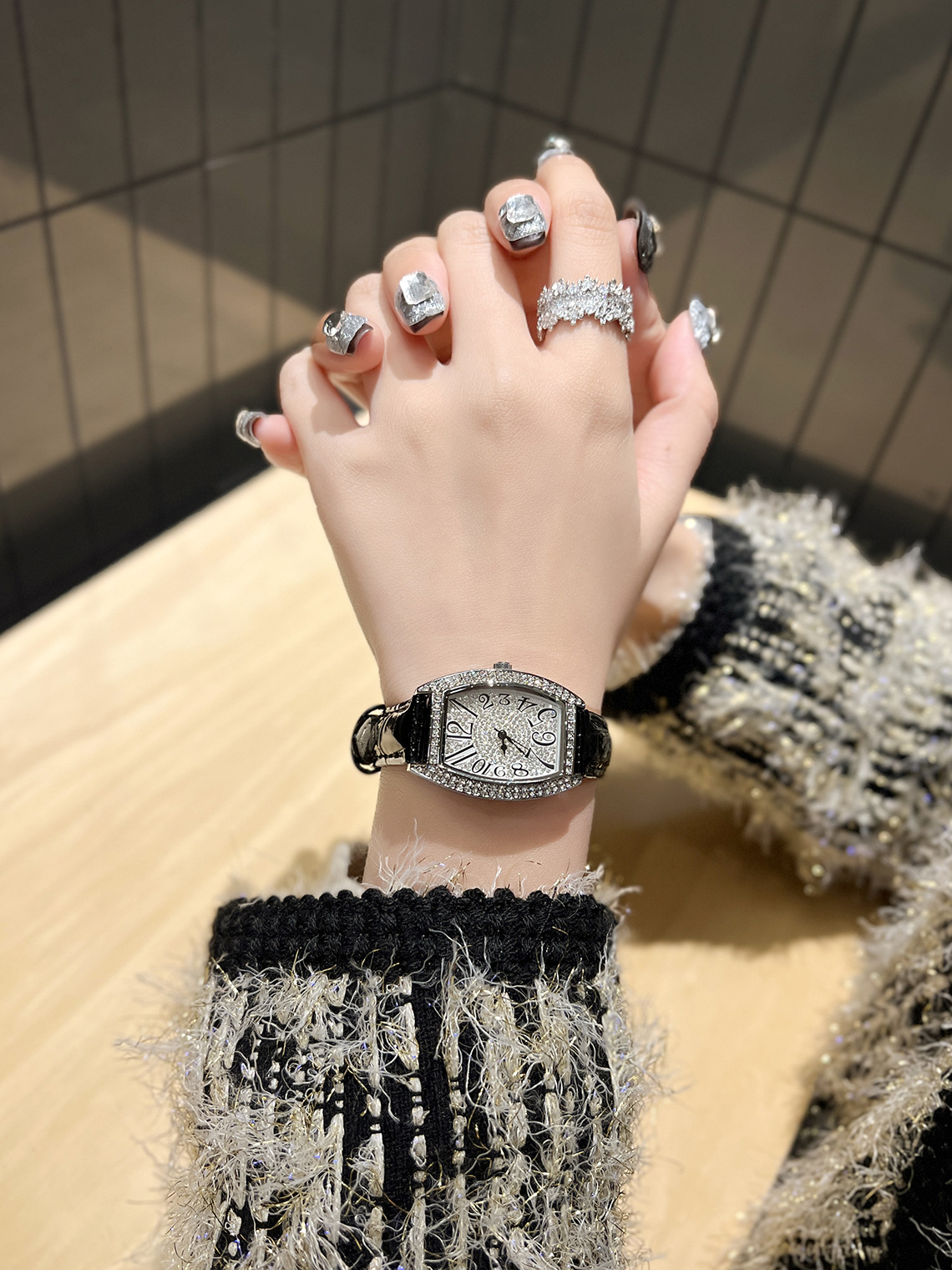 Women's watch with genuine leather strap, barrel shape, waterproof