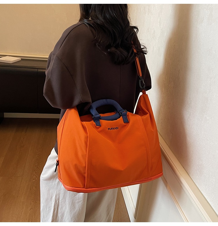 Large capacity travel bag, carry-on compatible