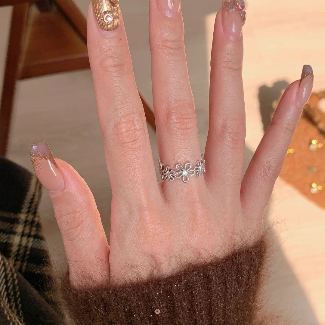 Women's lace flower ring, diamond cut, elegant design