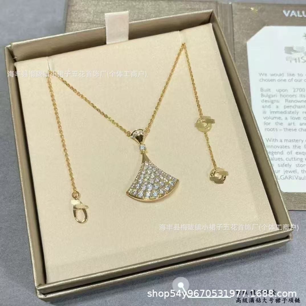 V Jinbao Necklace, White Mother-of-Pearl, 18K Rose Gold Plated, CNC Carved