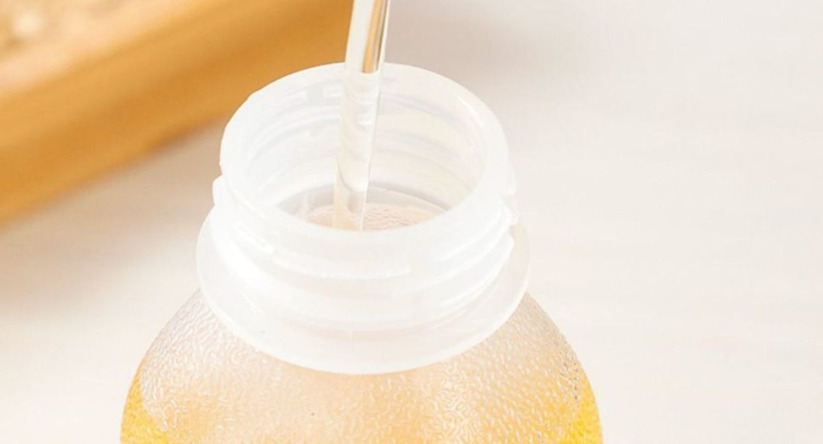 PP5 plastic oil bottle with spray and pouring function