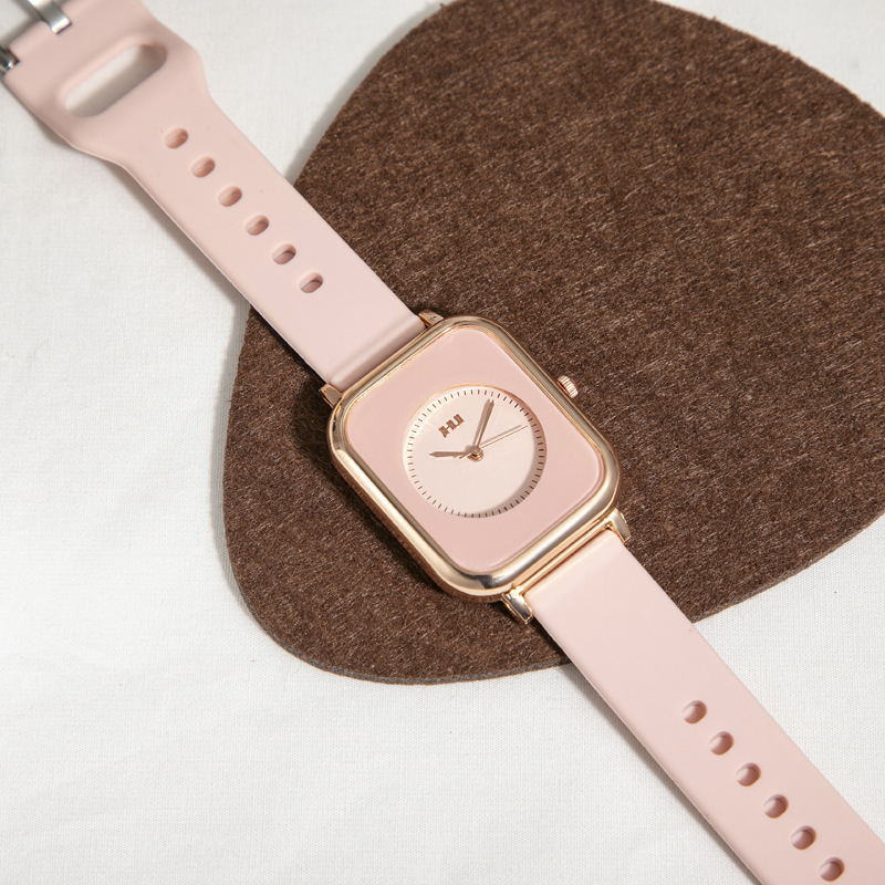 Women's wristwatch, silent, vintage design