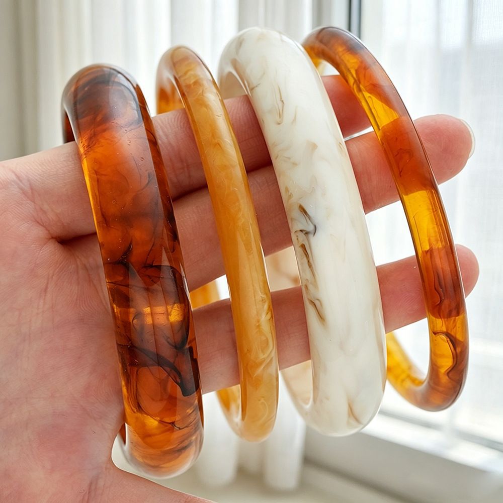 Resin bracelet with marble pattern, vintage style