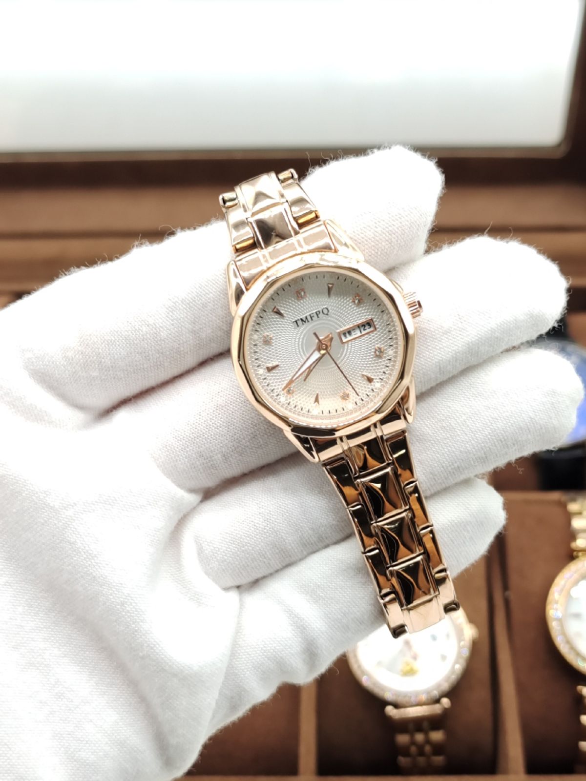 Yeni ünlü kadın saati su geçirmez aydınlık moda Kore tarzı basit mizaç