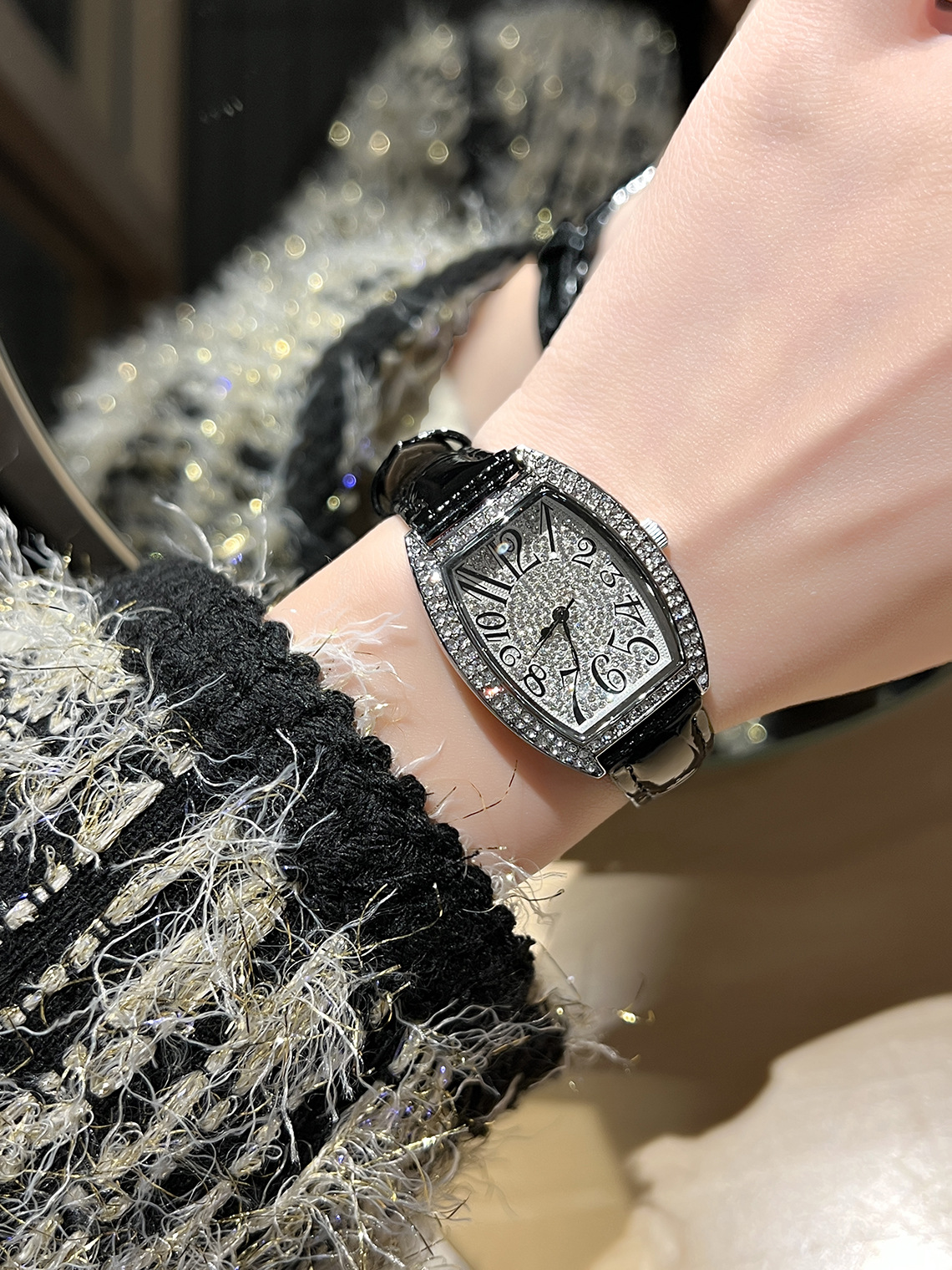 Women's watch with genuine leather strap, barrel shape, waterproof