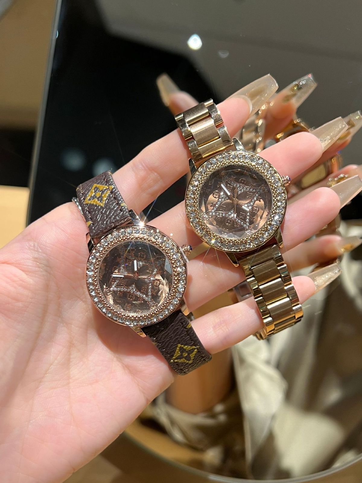 Kadın dijital saat, çelik kordon, strass taşlı