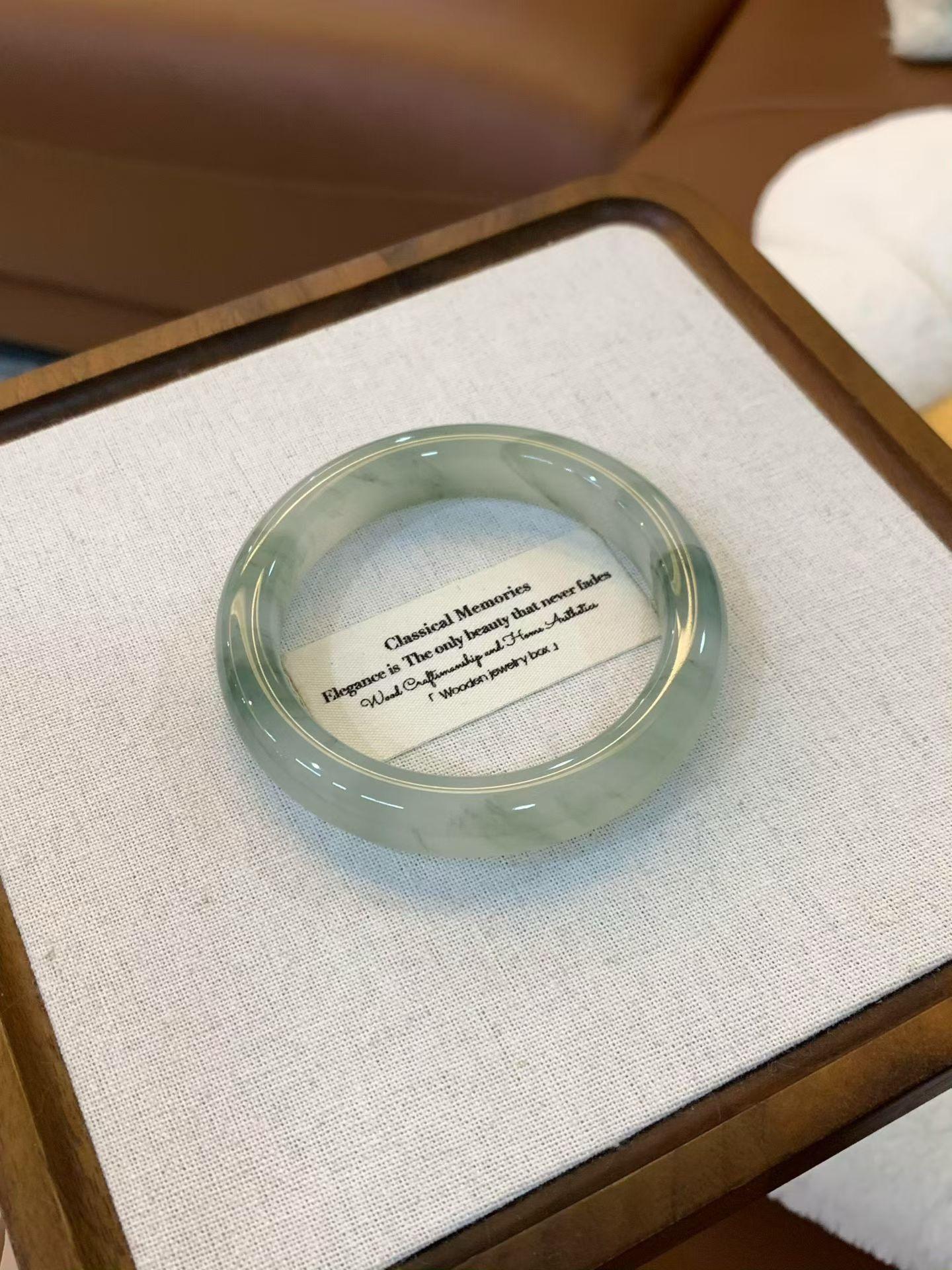 Tian Shan jade bileklik, 12 mm genişlik, antik tarz