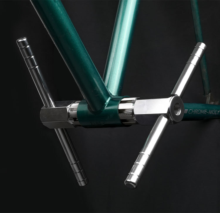 Bicycle bottom bracket thread chasing tool set