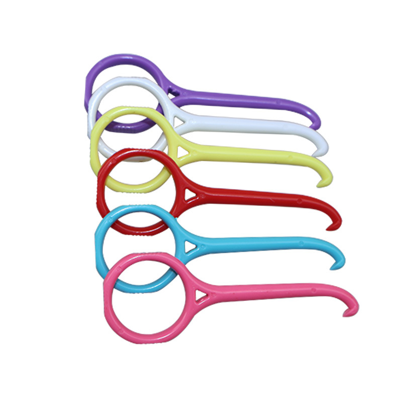 Orthodontic aligner removal hook tool