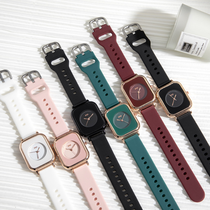 Women's wristwatch, silent, vintage design