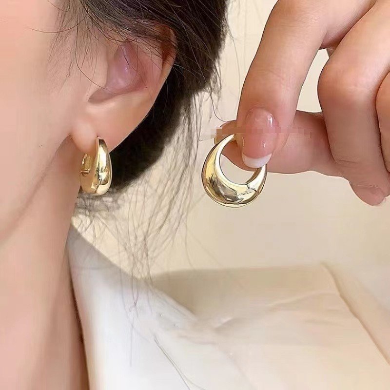 Minimalistische Ring-Ohrringe mit leichtem Luxus-Design