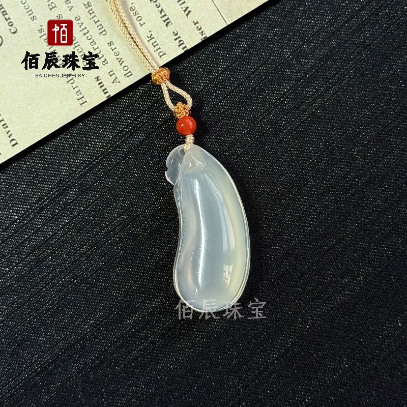 Beyaz kalsedon kolye, Pixiu ve Guanyin başlı, yeşim takı
