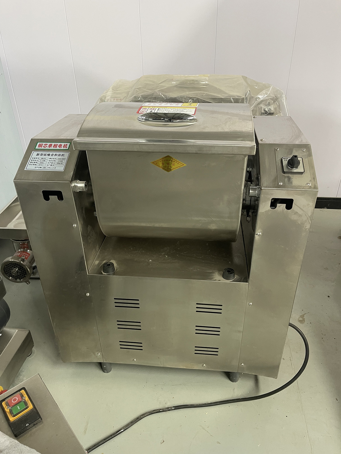 Stainless steel silent dough mixer 15-75kg automatic
