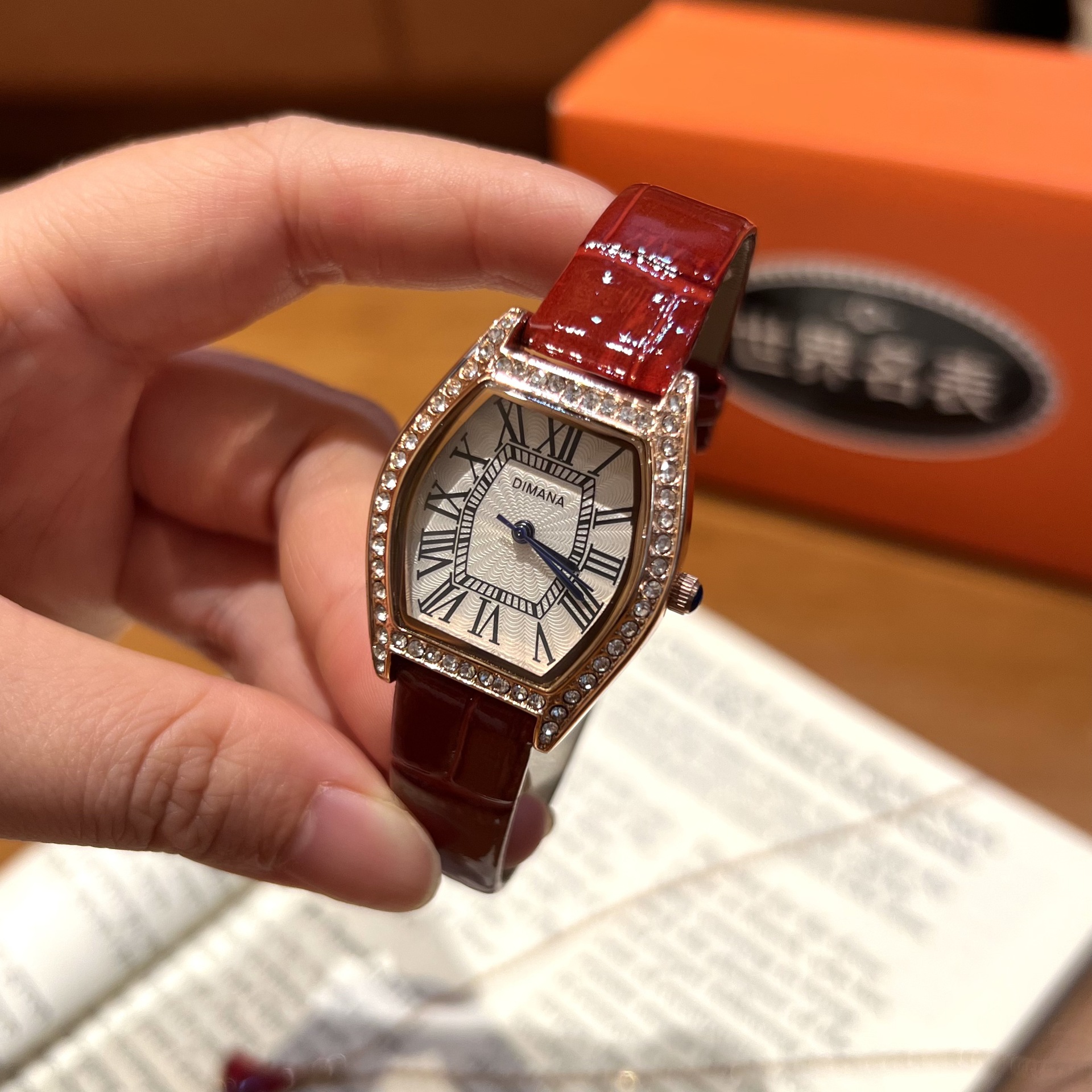 Retro Barrel-Shaped Women's Watch Roman Dial Leather Waterproof